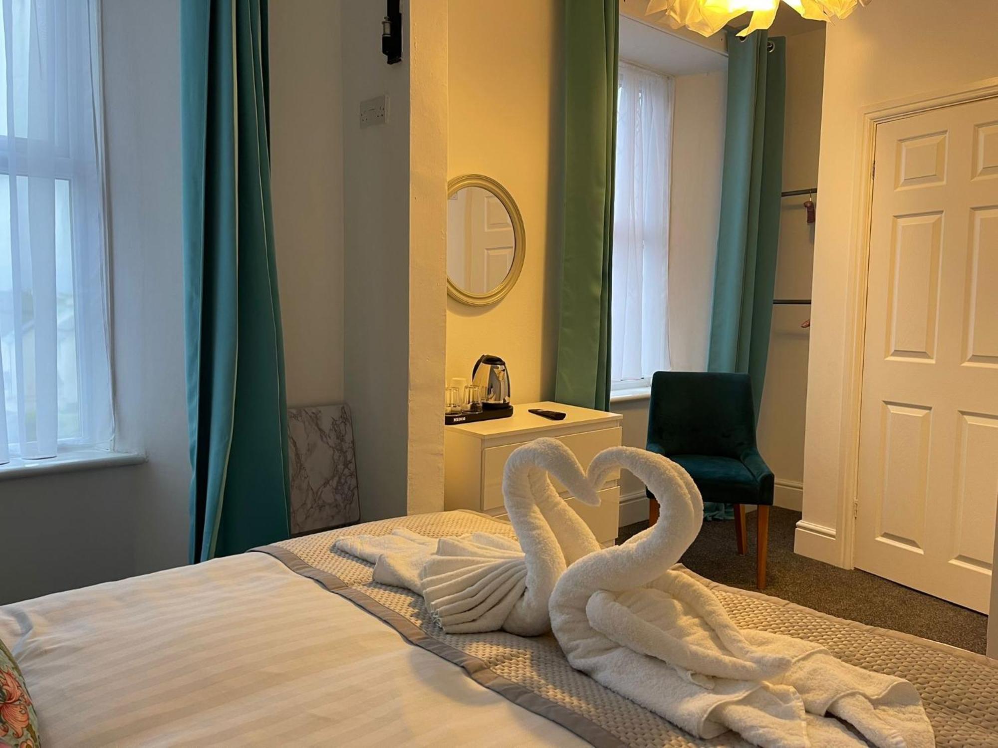 Tintagel Arms Bed And Breakfast Exterior photo
