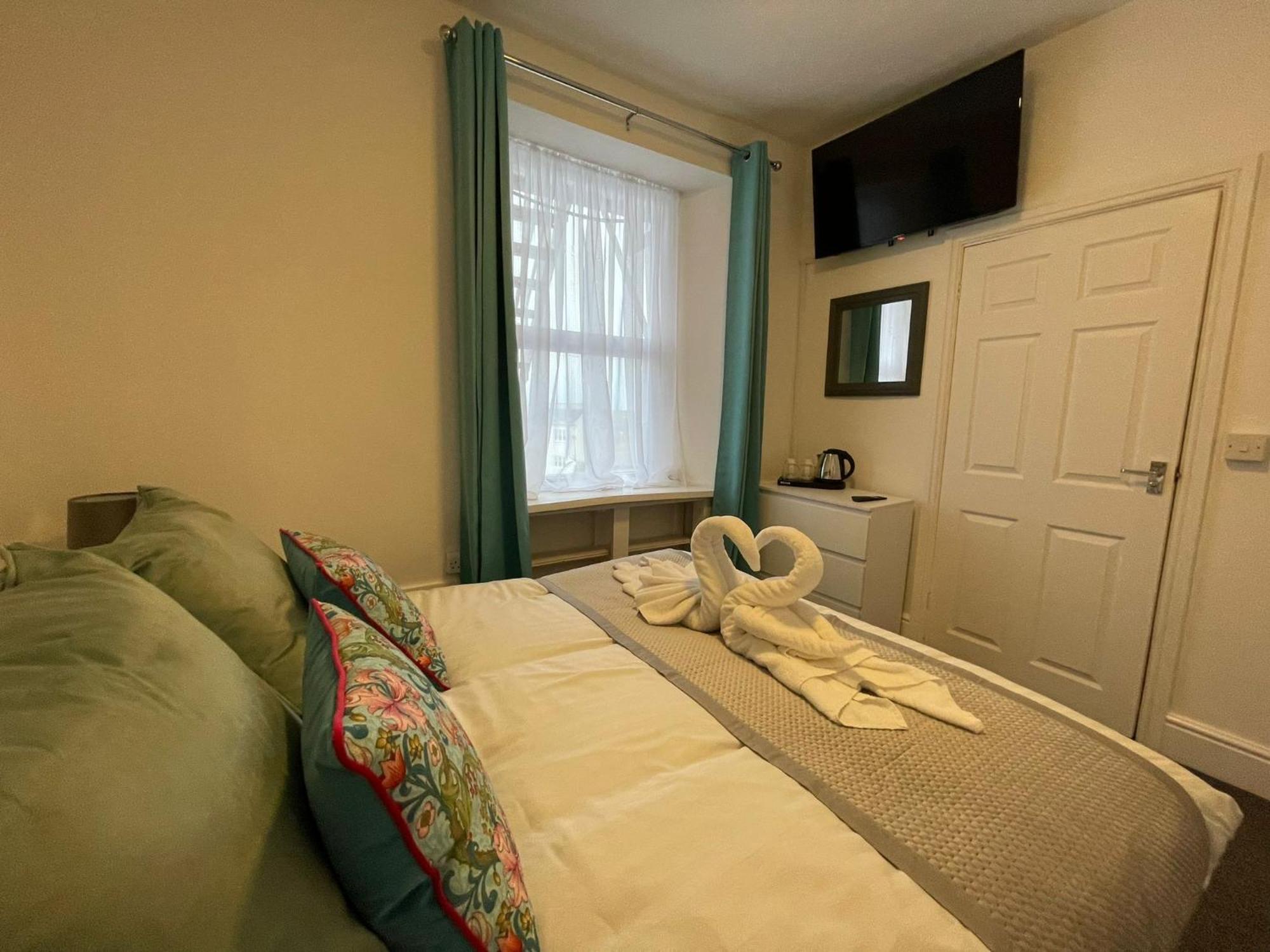 Tintagel Arms Bed And Breakfast Exterior photo