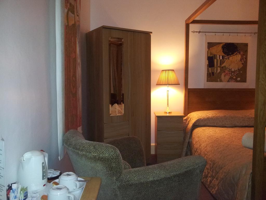 Tintagel Arms Bed And Breakfast Exterior photo