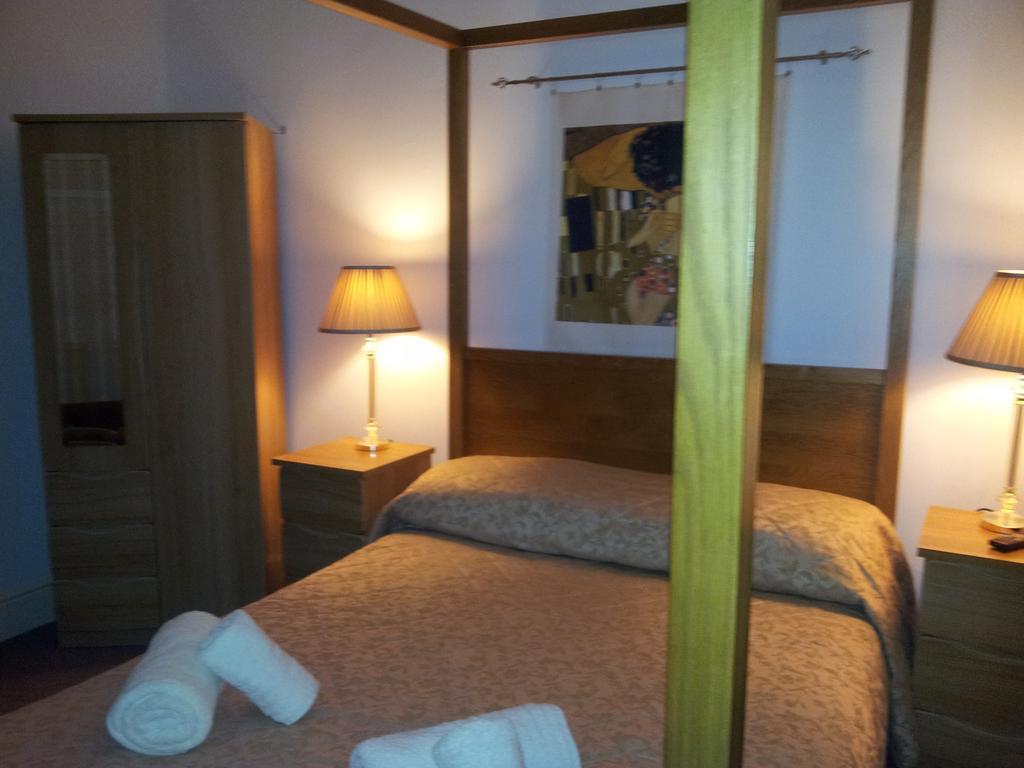 Tintagel Arms Bed And Breakfast Exterior photo