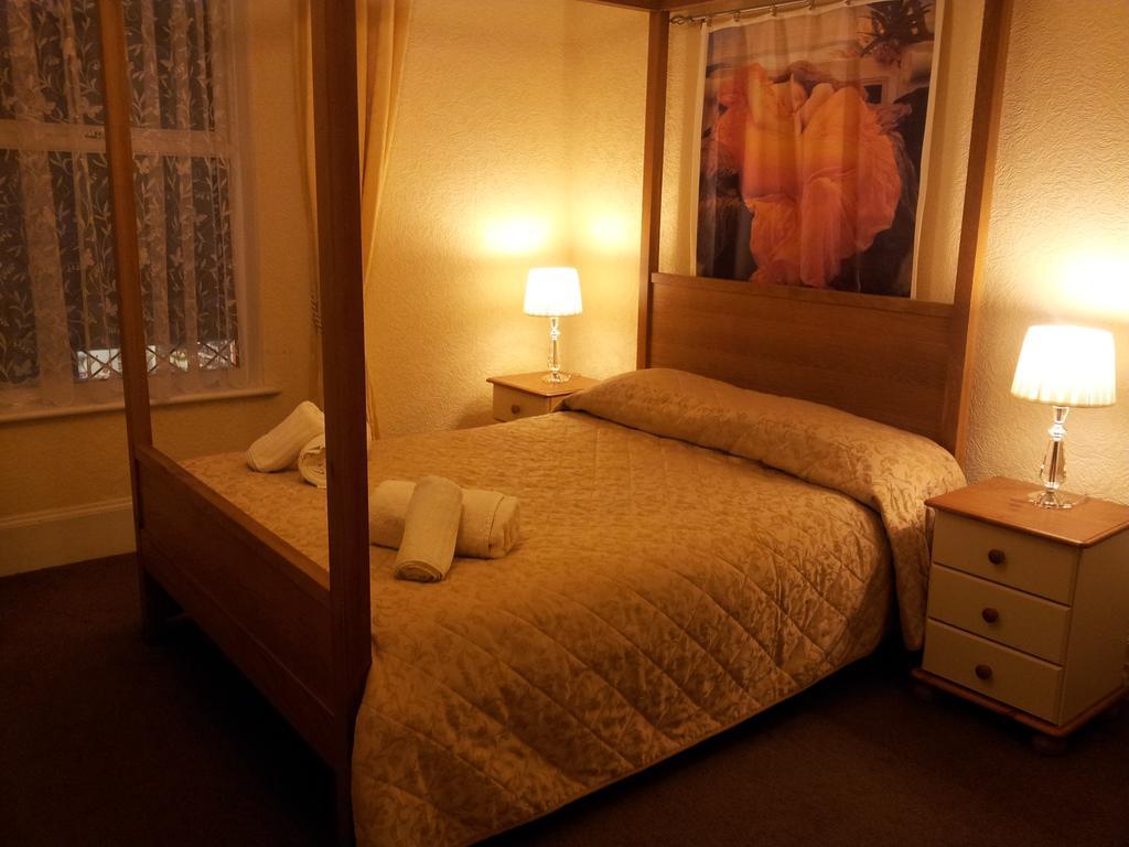 Tintagel Arms Bed And Breakfast Exterior photo