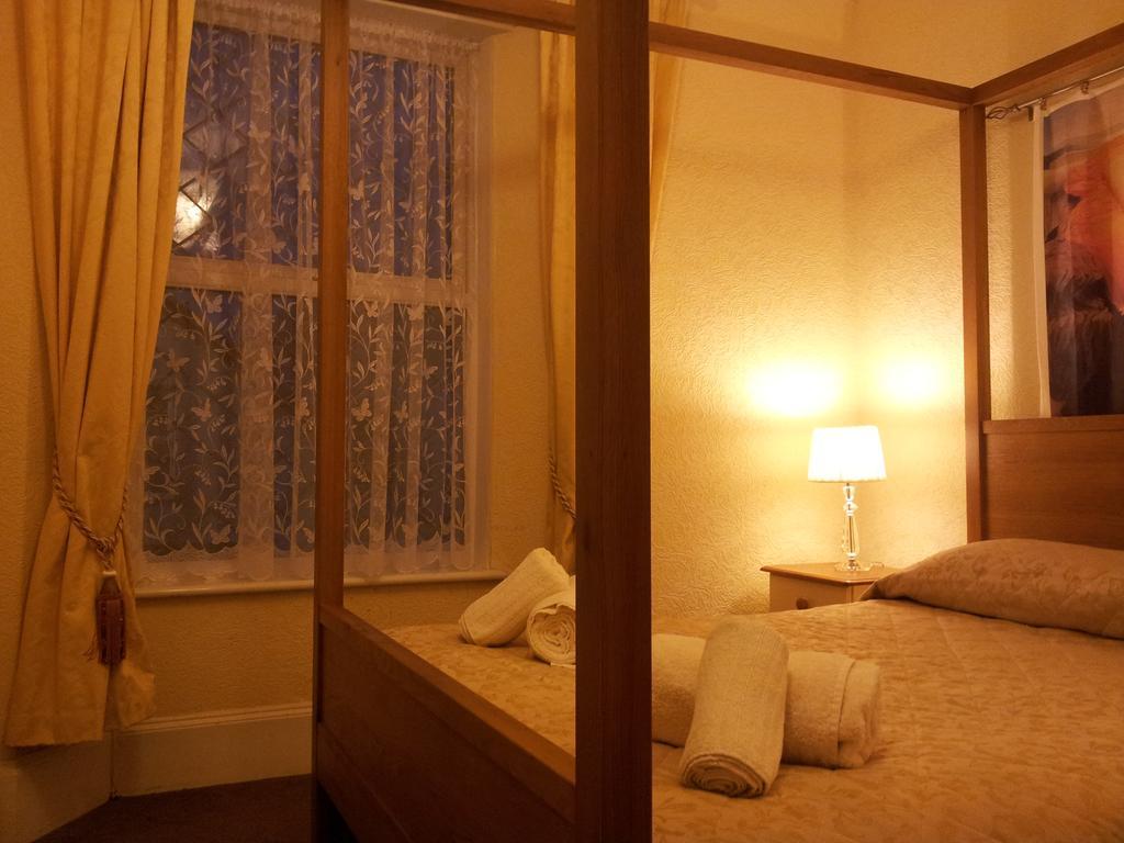 Tintagel Arms Bed And Breakfast Exterior photo